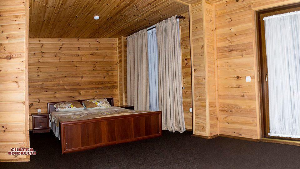 Curtea Boierului Hotel Peresecina Buitenkant foto