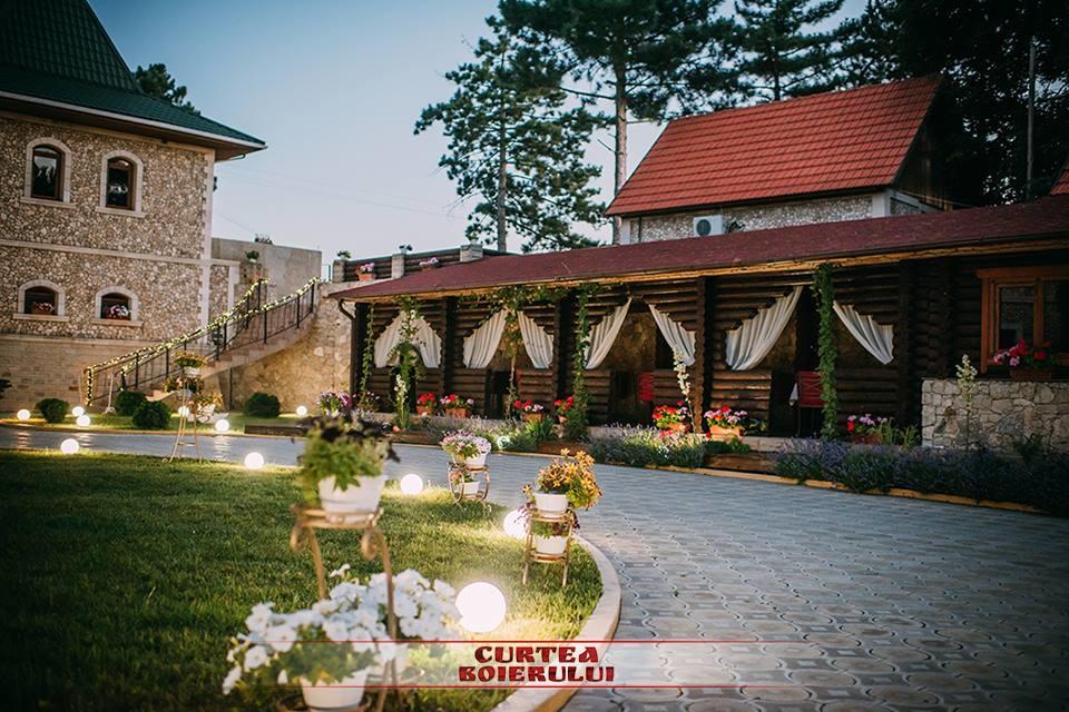 Curtea Boierului Hotel Peresecina Buitenkant foto