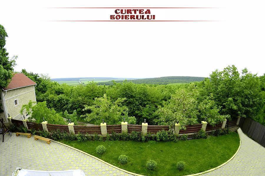 Curtea Boierului Hotel Peresecina Buitenkant foto